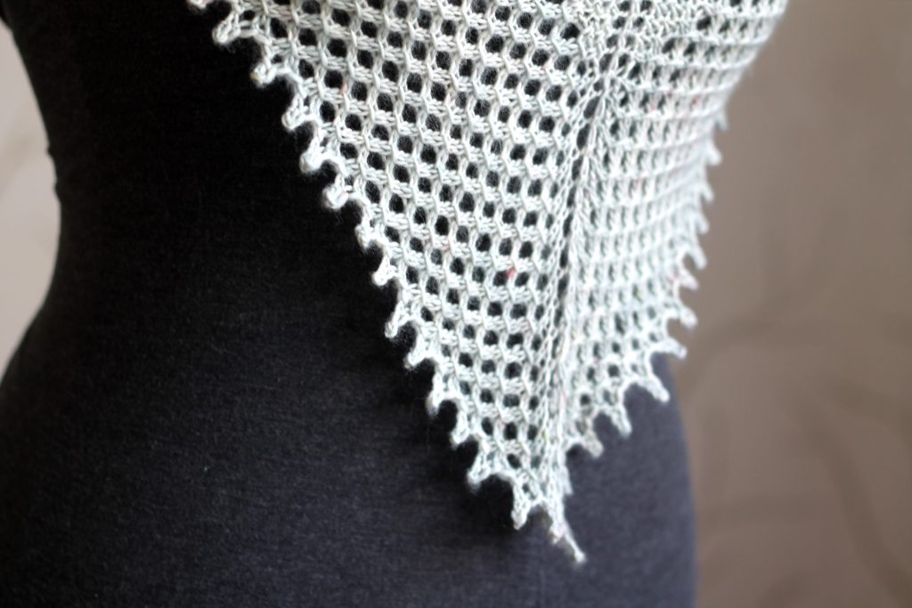 A close up on Ceò showing the lace border and picot bind-off